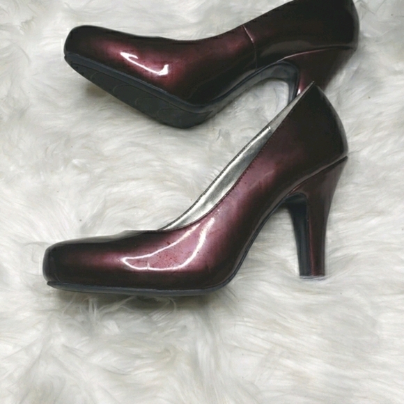 Bandolino Dark Burgundy Pumps Size 8 - Picture 1 of 9